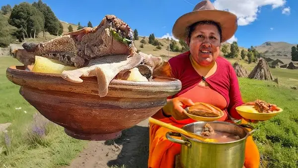 Huarjata (Caldo de Cabeza) comida tipica puneña