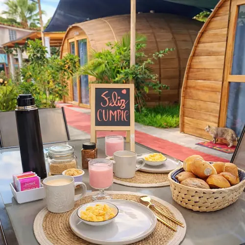 Alojamiento temático en barril y espacio para desayuno