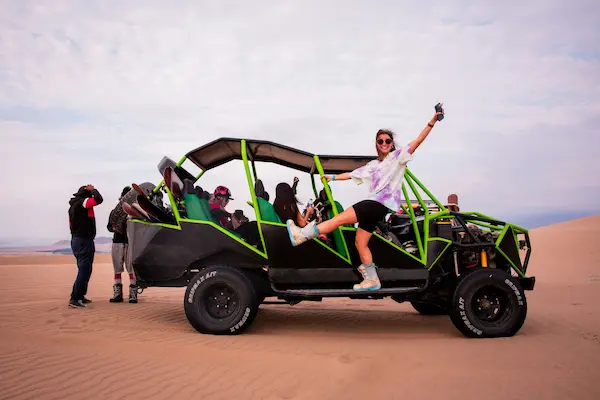 Tour de buggies y sandboard en Huacachina