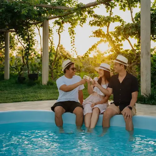 Dia-1-Tour-Ruta-del-Pisco-en-Ica-piscina-hotel